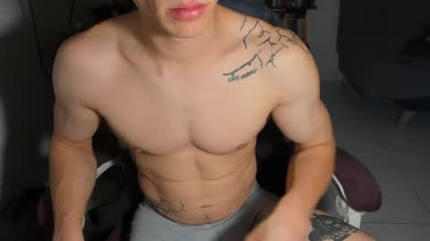 Snapshot of juanisimo_ chatting on 4, 4, 2026 JUANISIMO online show from 4, 4, 2026