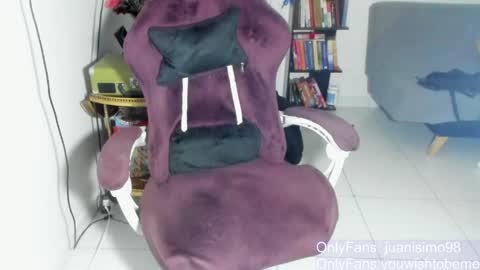 Snapshot of juanisimo_ chatting on 8, 4, 2026 JUANISIMO online show from 8, 4, 2026