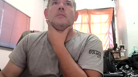 Snapshot of juanma_yahoo chatting on 9, 11, 2025 Juan Manuel online show from 9, 11, 2025