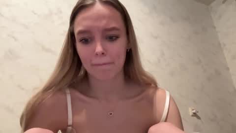 Snapshot of juicy_angels chatting on 22, 2, 2025 alexa online show from 22, 2, 2025