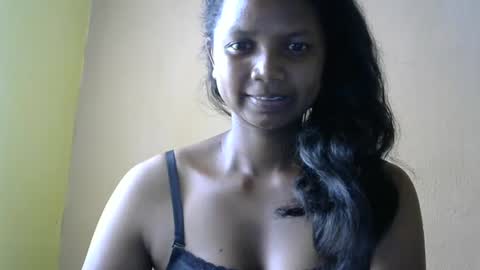 Snapshot of juicy_pretty chatting on 4, 2, 2025 stellah online show from 4, 2, 2025