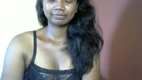 Snapshot of juicy_pretty chatting on 4, 3, 2025 stellah online show from 4, 3, 2025