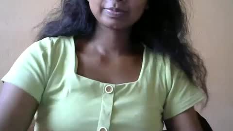 Snapshot of juicy_pretty chatting on 5, 3, 2025 stellah online show from 5, 3, 2025