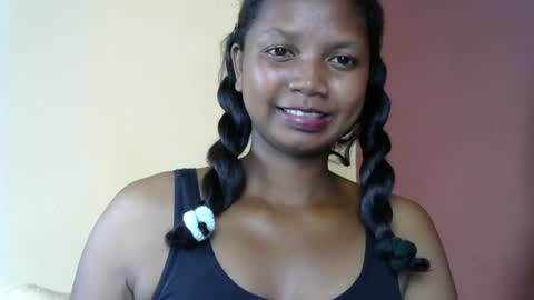 Snapshot of juicy_pretty chatting on 12, 3, 2025 stellah online show from 12, 3, 2025