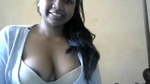 Snapshot of juicy_pretty chatting on 15, 9, 2025 stellah online show from 15, 9, 2025