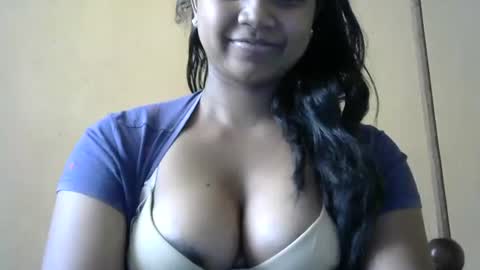 Snapshot of juicy_pretty chatting on 18, 9, 2025 stellah online show from 18, 9, 2025