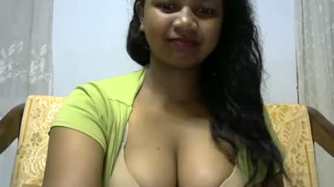 Snapshot of juicy_pretty chatting on 29, 9, 2025 stellah online show from 29, 9, 2025