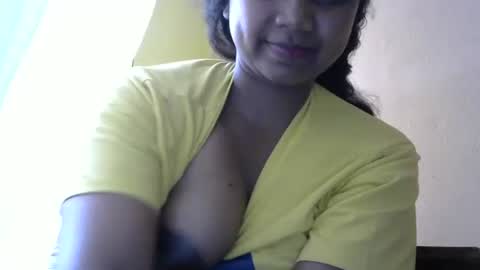 Snapshot of juicy_pretty chatting on 4, 10, 2025 stellah online show from 4, 10, 2025