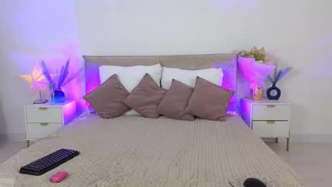 Snapshot of jules_night chatting on 5, 11, 2025 Jules Night online show from 5, 11, 2025