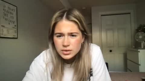 Snapshot of julessummers chatting on 16, 12, 2025 julessummers online show from 16, 12, 2025