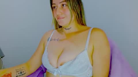  Juliana Torres  online show from 16, 12, 2025