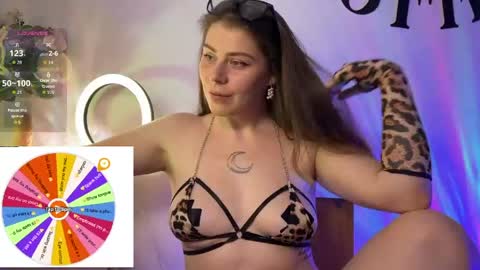 juli_m00n online show from 9, 5, 2026