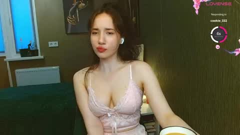 Snapshot of julia_ether chatting on 9, 5, 2026 Julia online show from 9, 5, 2026