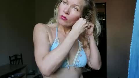 Snapshot of julia_giulia chatting on 6, 10, 2025 julia_giulia online show from 6, 10, 2025