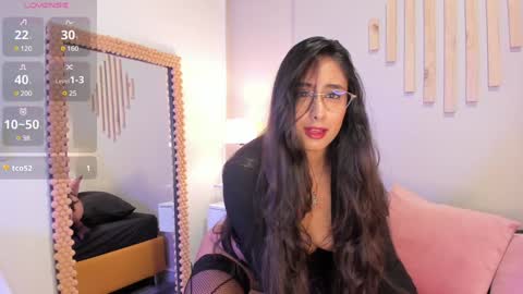 J U L IA   M A R T I N E Z online show from 8, 2, 2025