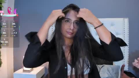 J U L IA   M A R T I N E Z online show from 19, 9, 2025