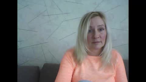 Snapshot of julia_mee chatting on 18, 11, 2025 Julia mee online show from 18, 11, 2025