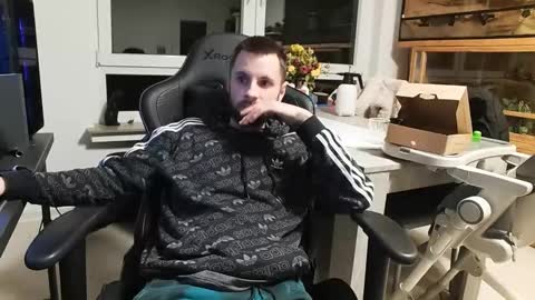 julia_official online show from 16, 3, 2026