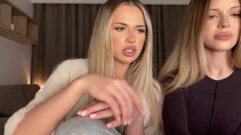 Julia R Le online show from 25, 11, 2025