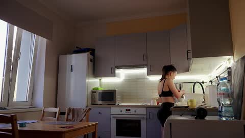 Molly online show from 13, 4, 2026