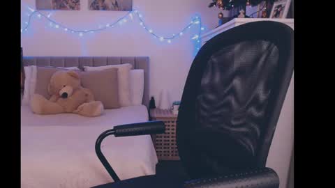 julialiones online show from 26, 12, 2024