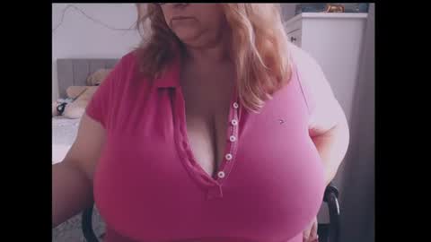 julialiones online show from 4, 7, 2026