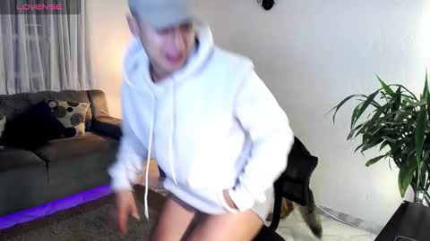 Julian online show from 7, 3, 2026