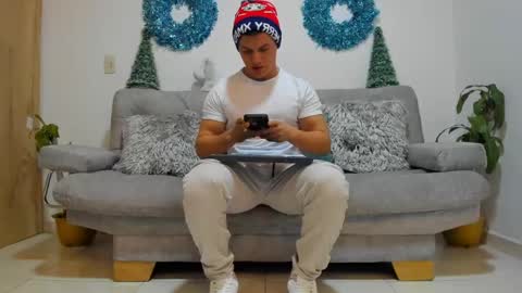 julian_wallace online show from 24, 12, 2024