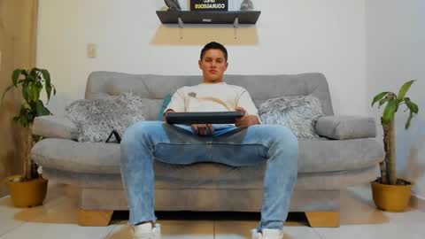 julian_wallace online show from 21, 1, 2025