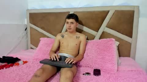 Snapshot of julian_wolf18 chatting on 28, 11, 2025 julian online show from 28, 11, 2025