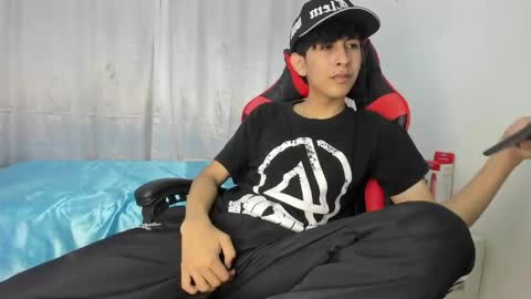 Snapshot of julian_xp chatting on 7, 5, 2026 Julian online show from 7, 5, 2026