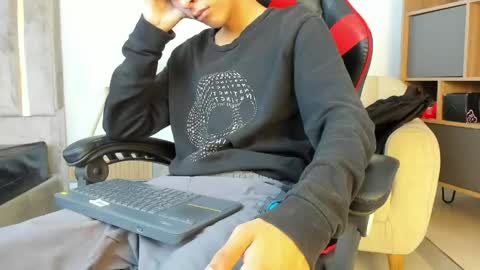 Snapshot of julian_xp chatting on 27, 5, 2026 Julian online show from 27, 5, 2026