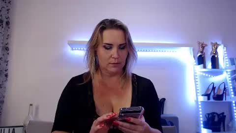 Snapshot of juliapink6 chatting on 2, 3, 2025 Julia online show from 2, 3, 2025