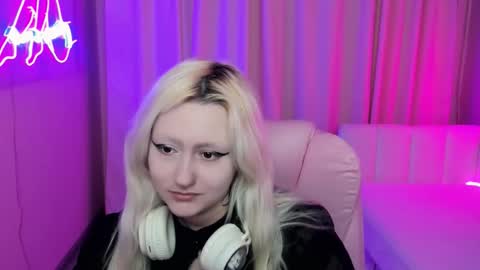 JuliaSharkk online show from 1, 10, 2025