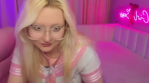 JuliaSharkk online show from 10, 10, 2025