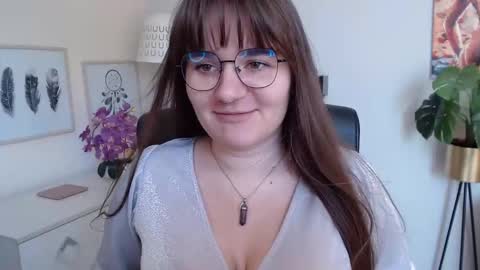 Snapshot of julie_extasy chatting on 12, 9, 2025 Julie online show from 12, 9, 2025