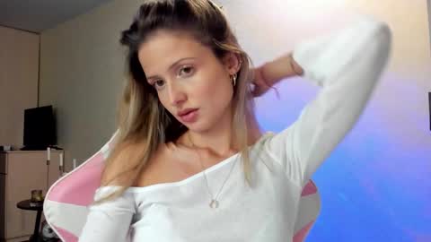 Snapshot of julie_flores chatting on 26, 9, 2025 Julie online show from 26, 9, 2025