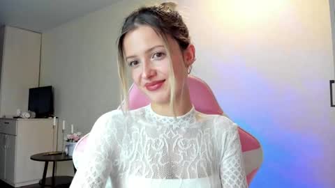 Snapshot of julie_flores chatting on 3, 10, 2025 Julie online show from 3, 10, 2025