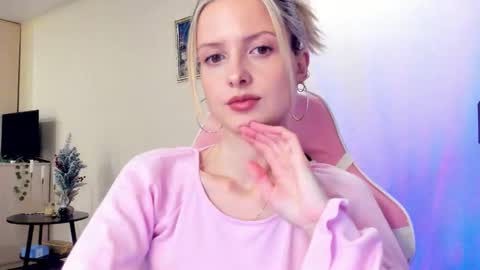 Snapshot of julie_flores chatting on 4, 11, 2025 Julie online show from 4, 11, 2025