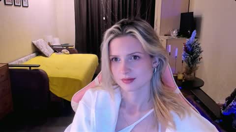 Snapshot of julie_flores chatting on 20, 11, 2025 Julie online show from 20, 11, 2025