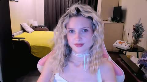 Snapshot of julie_flores chatting on 23, 11, 2025 Julie online show from 23, 11, 2025