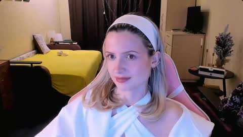 Snapshot of julie_flores chatting on 28, 11, 2025 Julie online show from 28, 11, 2025