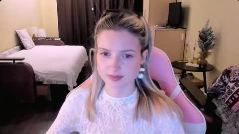 Snapshot of julie_flores chatting on 30, 11, 2025 Julie online show from 30, 11, 2025