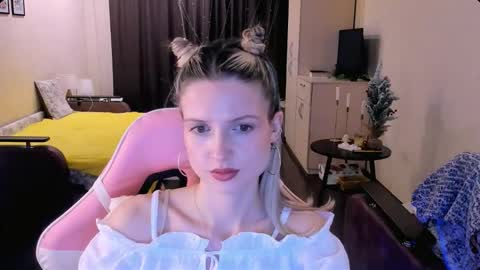 Snapshot of julie_flores chatting on 3, 12, 2025 Julie online show from 3, 12, 2025