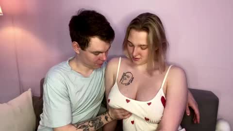 Julie and Thomas online show from 6, 5, 2026