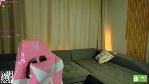 julieqt online show from 12, 11, 2025