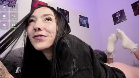 juliet_sourire online show from 11, 3, 2025