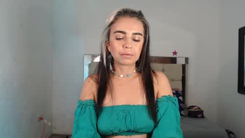 Snapshot of julieta__fox_ chatting on 19, 2, 2025 julieta__fox_ online show from 19, 2, 2025