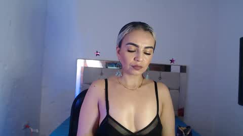 Snapshot of julieta__fox_ chatting on 24, 2, 2025 julieta__fox_ online show from 24, 2, 2025