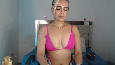 Snapshot of julieta__fox_ chatting on 26, 2, 2025 julieta__fox_ online show from 26, 2, 2025
